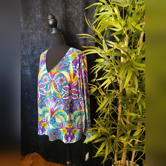 Nicole Miller Ladies Long-sleeved Floral Top - Picture 2 of 9